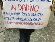 Campania, scuola nel caos: De Luca gode