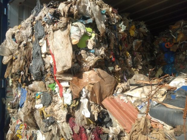Campania, lo scandalo delle 7900 tonnellate di rifiuti inviate in Tunisia. Un giro di corruzione?