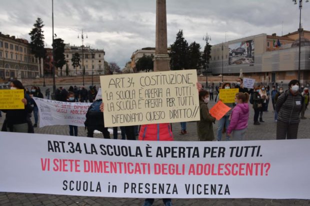 Roma, Piazza del Popolo ore 15:  “Chiudiamo gli schermi. Apriamo le scuole”