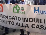 Fitti case popolari, sindacati inquilini in piazza: “Stop aumenti”