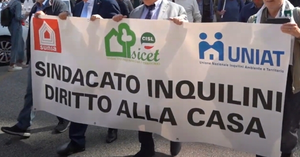 Fitti case popolari-Sindacati inquilini in piazza
