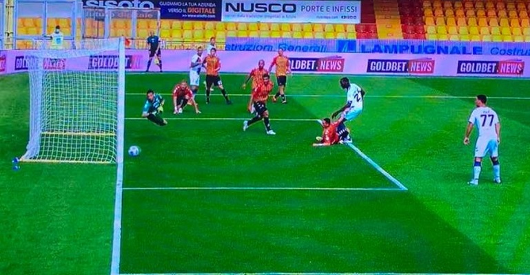 Benevento beffato dal Crotone in 10, il pari è quasi una condanna