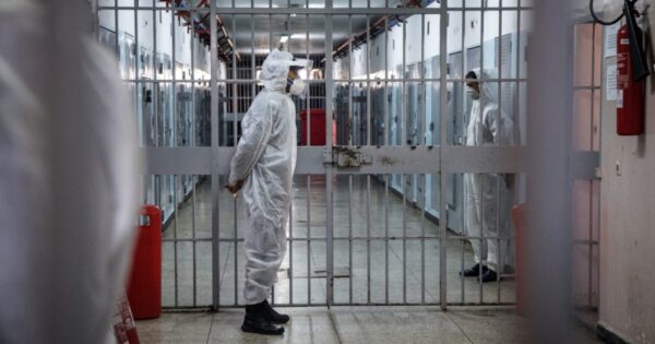 Carcere di Secondigliano, vaccinati 830 detenuti