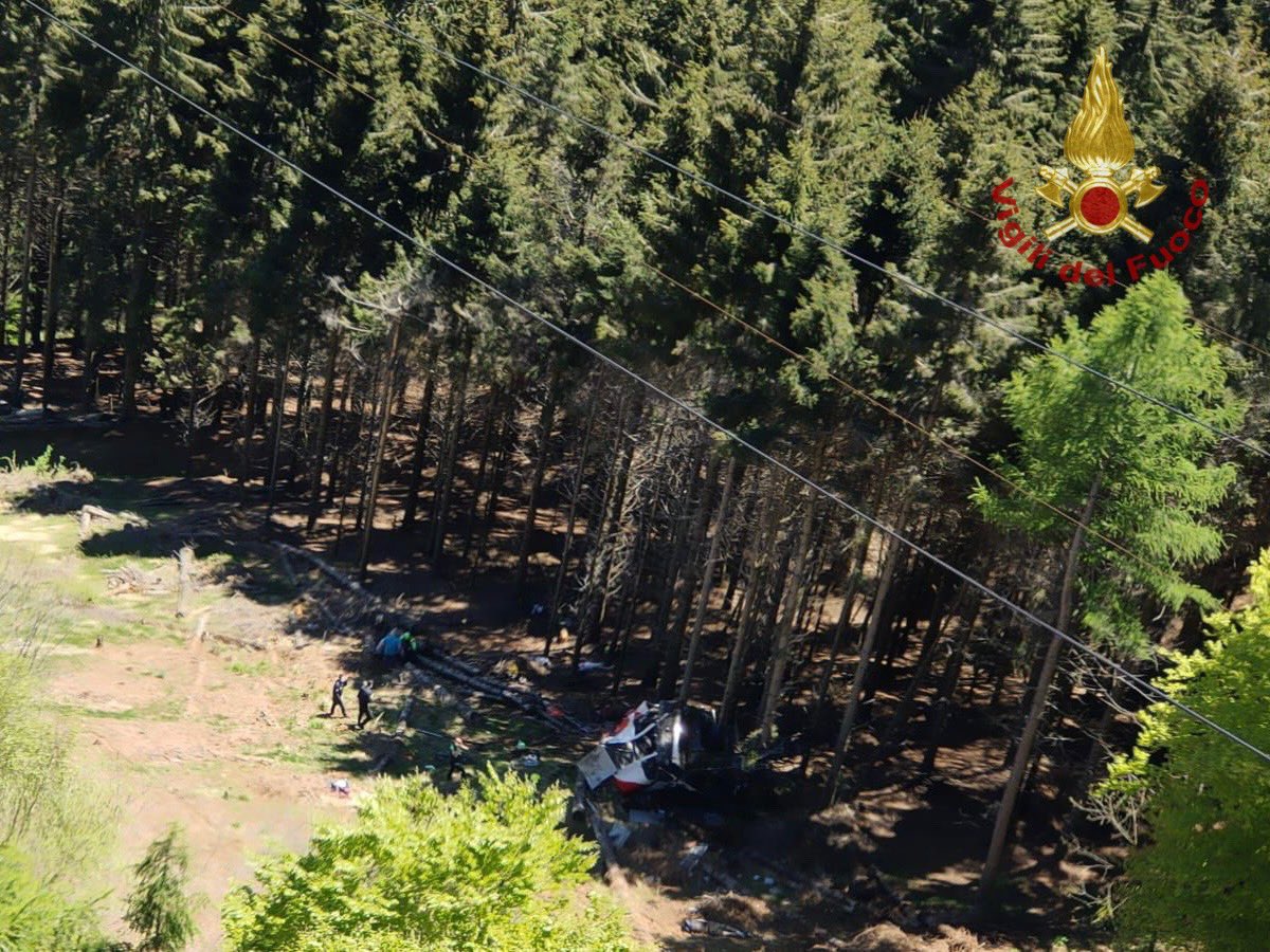 Funivia Stresa-Mottarone, le vittime salgono a 14: morto anche uno dei due bimbi ricoverati. L’altro è grave