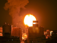 Decine di raid aerei israeliani sulla Striscia di Gaza. Quasi 200 palestinesi uccisi, tra cui 58 bambini
