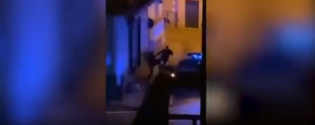 Terzigno, Napoli: carabiniere prende a calci un ragazzo durante coprifuoco
