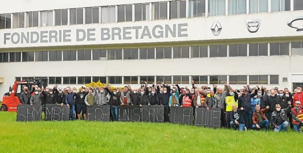 Francia: la Renault vuole licenziare, gli operai sequestrano e processano  i manager