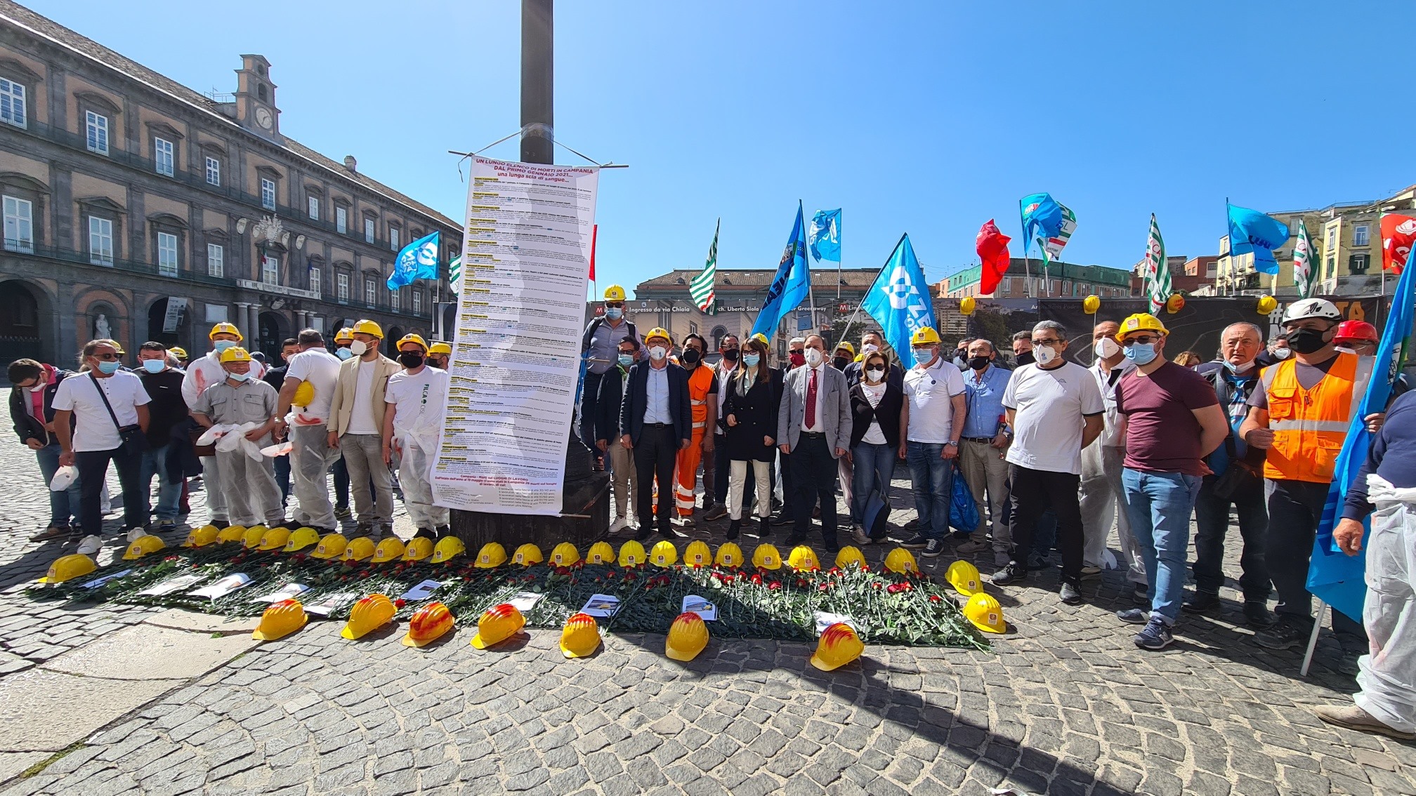 Napoli, operai edili in piazza:  “La sicurezza sul lavoro non è un optional”
