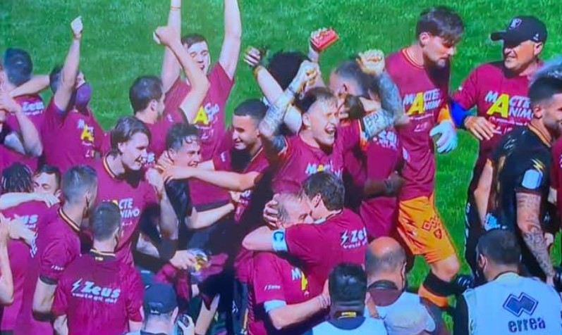 Trionfo a Pescara, Salernitana in Serie A dopo 22 anni
