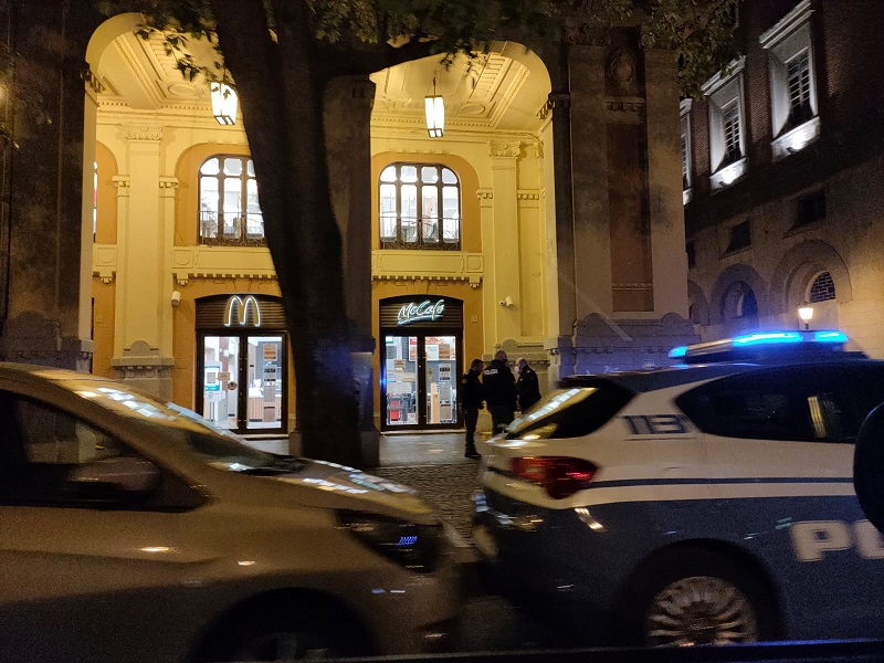 Salerno, panico al centro: rissa fra ragazzi, due accoltellati