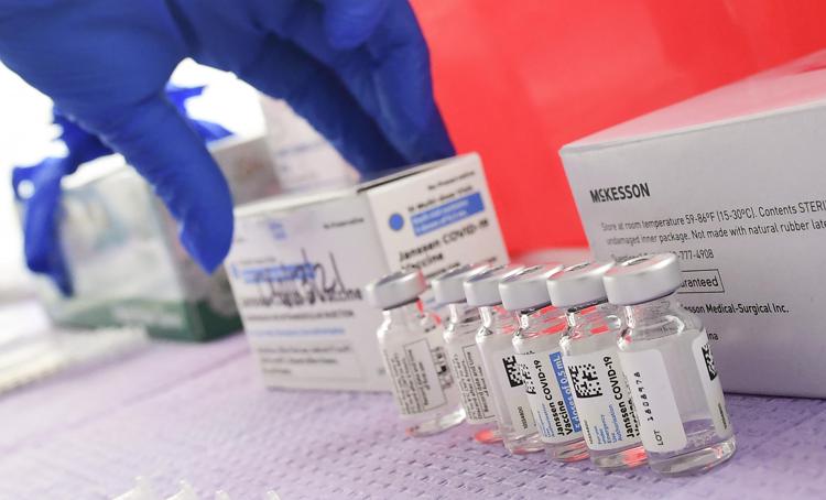 Campania, stop vaccinazioni nelle farmacie. Fermato Johnson&Johnson