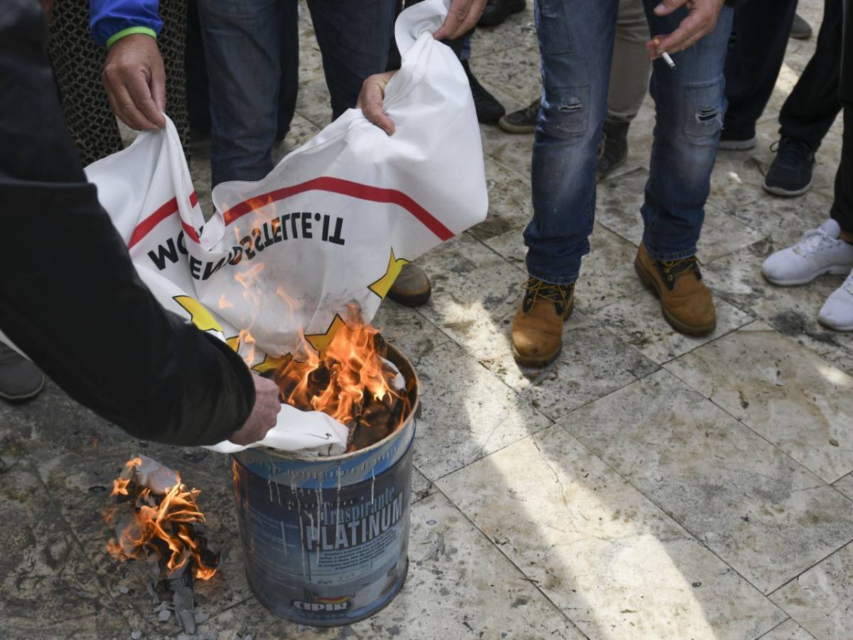 M5s, da Torino a Napoli monta la protesta degli iscritti e attivisti