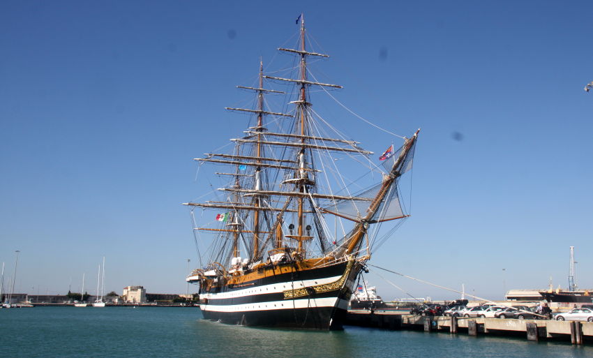 20 positivi Covid 19  sulla nave Amerigo Vespucci, erano vaccinati con la seconda dose