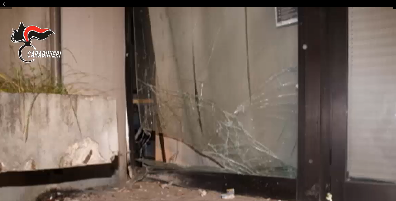 Avellino, bomba contro stato di emergenza e norme anti Covid: 2 fermi per terrorismo
