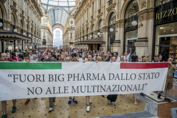 500 mila in 80 piazze italiane:   “No al Green Pass dello Stato delle Multinazionali”