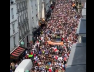 Francia, un sabato di lotta: 150 mila in corteo contro il “lasciapassare” di Macron