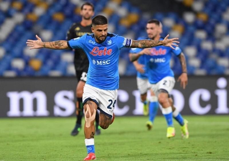 Napoli gran cuore: in 10 per un’ora ma stende il Venezia