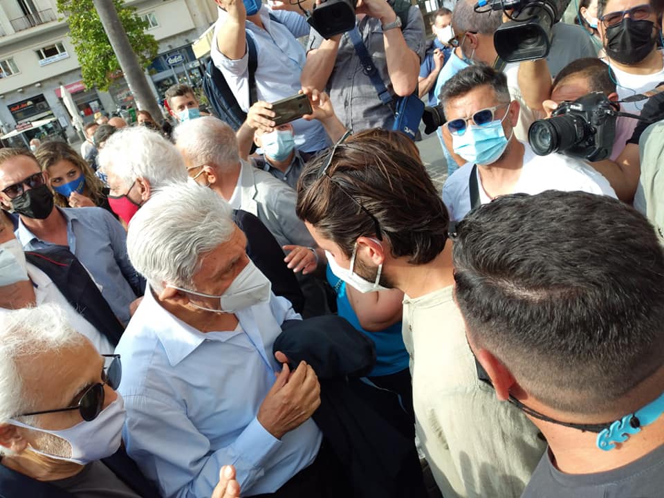 Napoli, elezioni: Maresca propone un piano contro le buche, Bassolino incontra i disoccupati