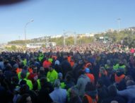 Trieste, i portuali lottano per i diritti di tutti: 10 mila in piazza contro la tessera che discrimina