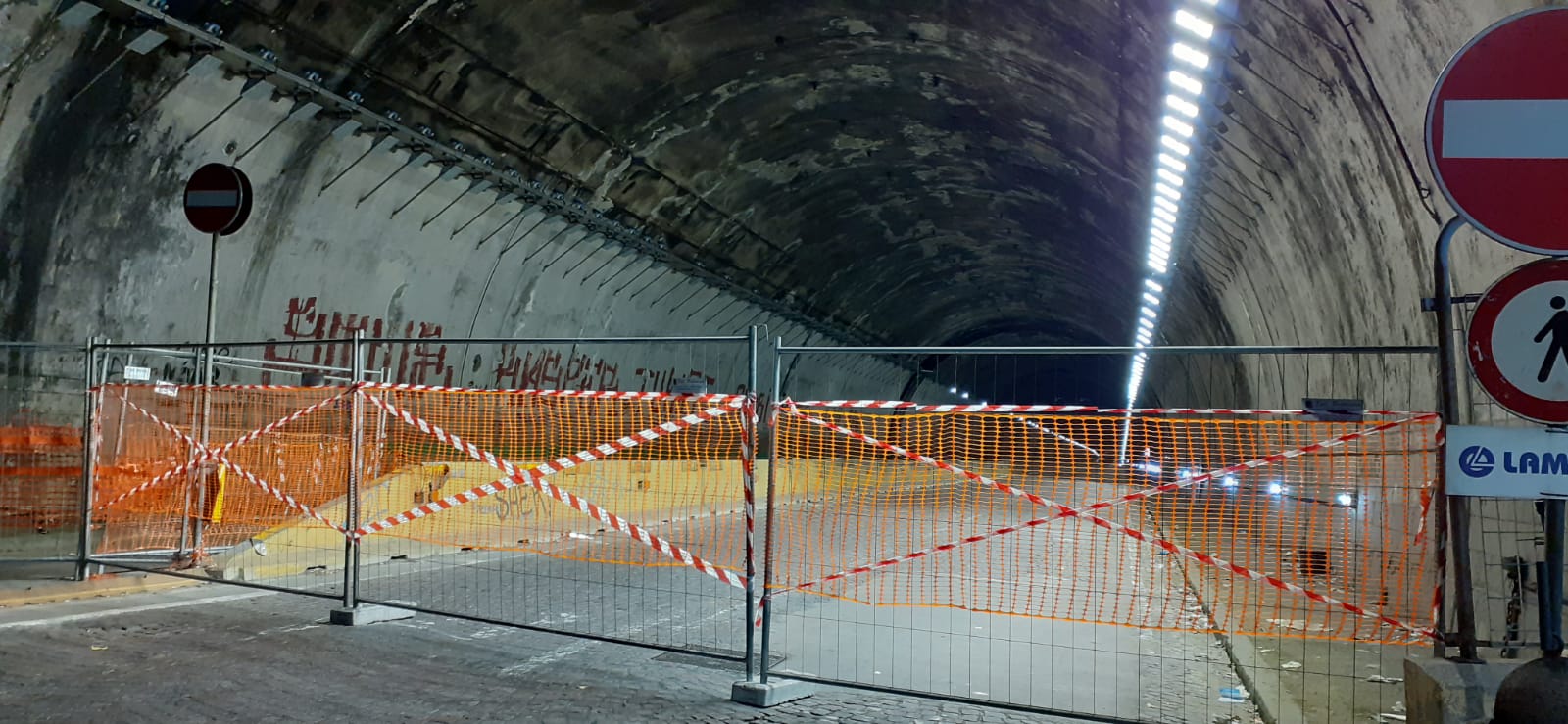 Napoli, chiude la Galleria Quattro Giornate: zona occidentale nel caos