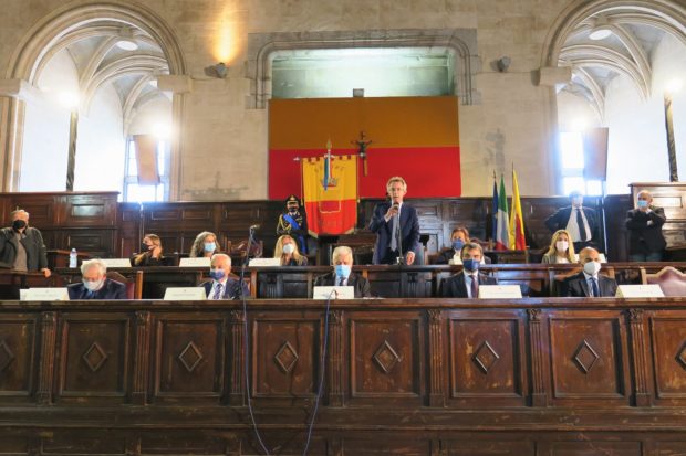 Napoli, sindaco Manfredi presenta gli assessori: “riunioni di giunta anche in periferia”
