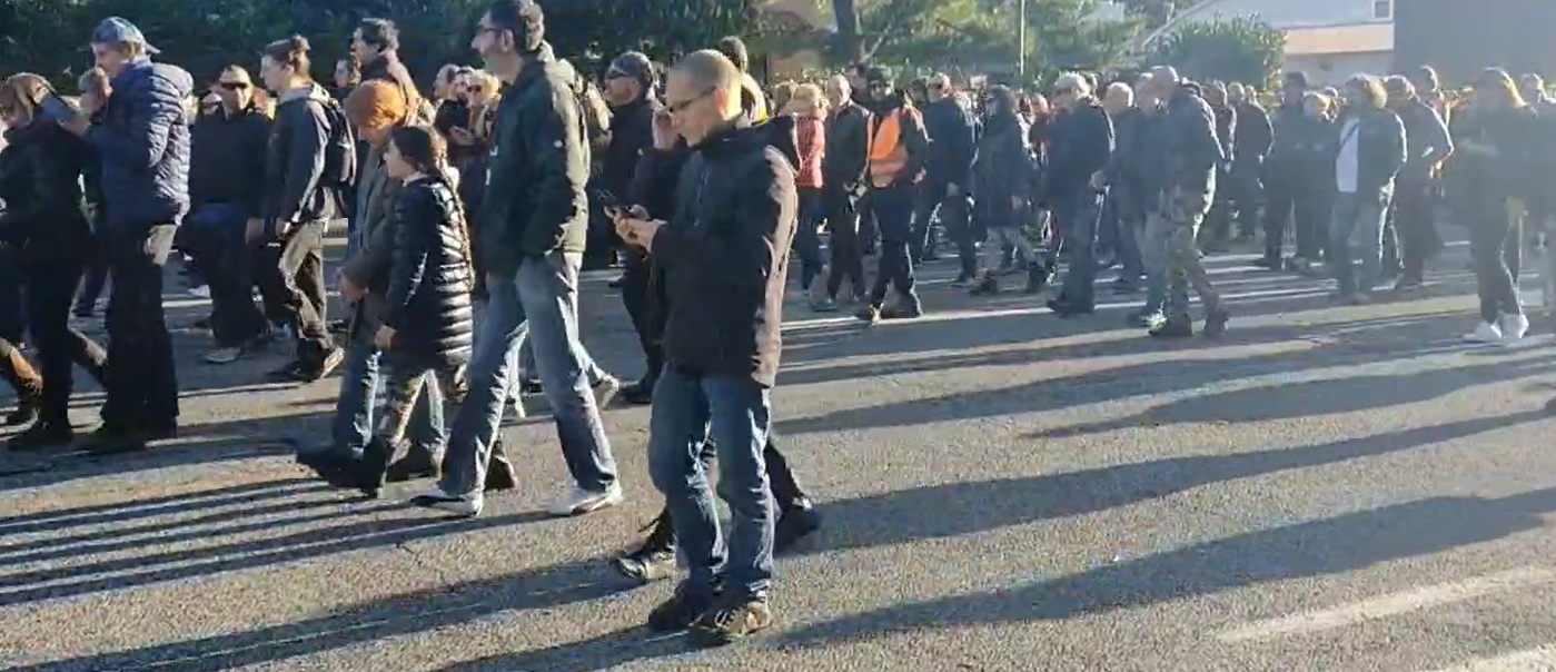 Trieste, 5 mila al corteo anti Green Pass: “La gente come noi non molla mai”