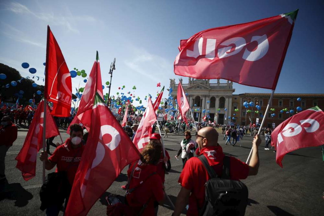 Roma, Cgil Cisl e Uil in piazza per sostenere il  governo Draghi