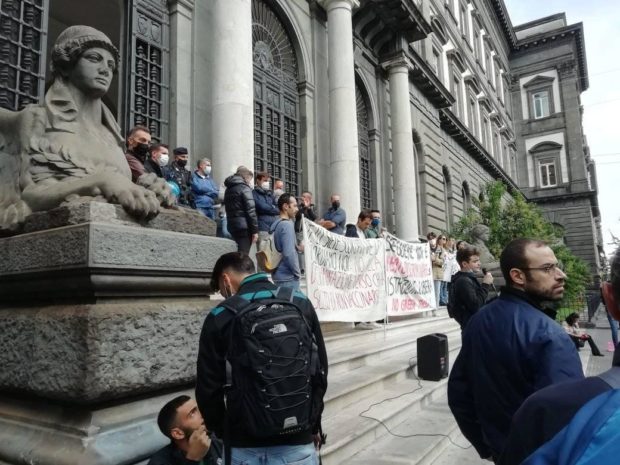 Napoli, studenti in lotta:”Istruzione libera, fuori il Green Pass dall’Università”