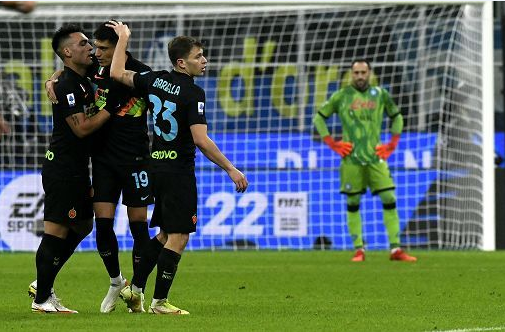 L’Inter batte il Napoli 3-2 e si avvicina alla vetta