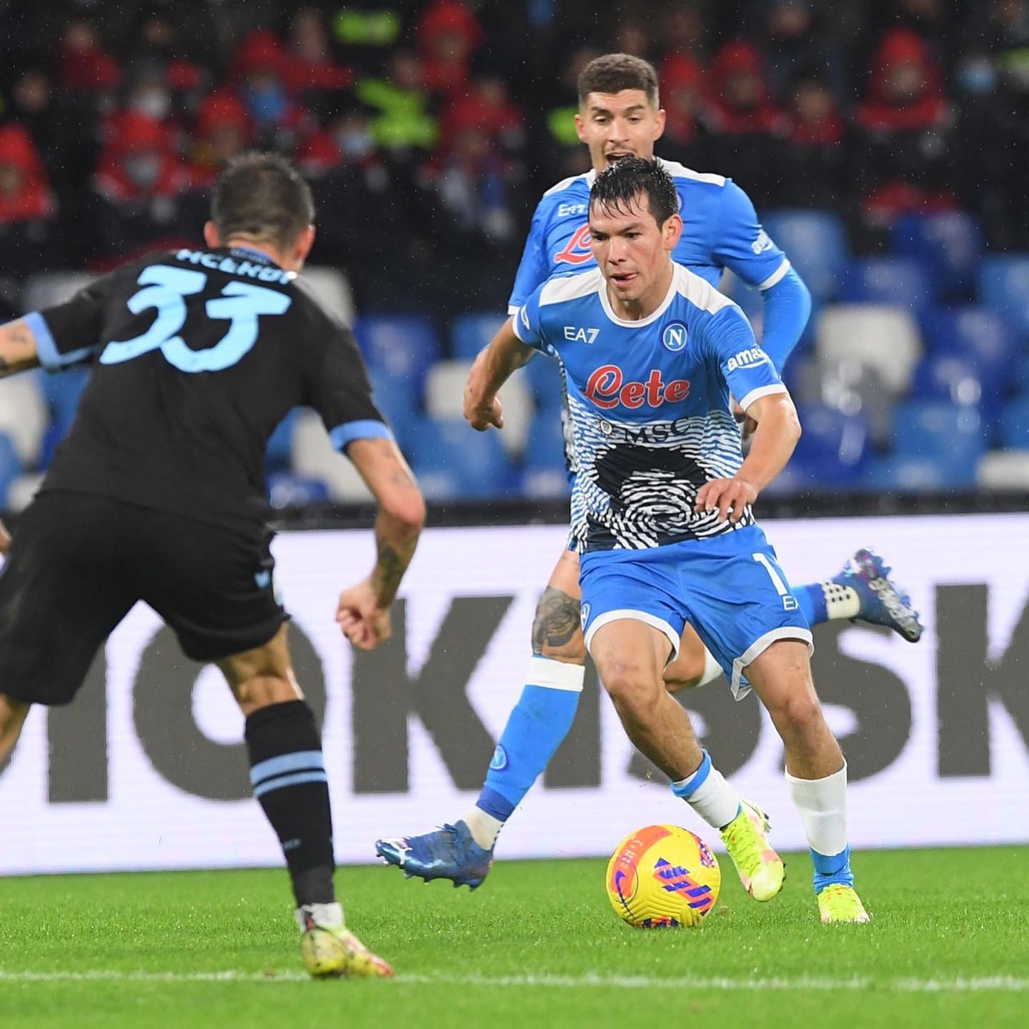 Lo Stadio si accende per Diego, Napoli solo in vetta