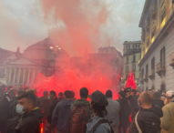 Napoli, operai studenti e disoccupati insorgono contro i divieti di Draghi: “In piazza il 13 novembre”
