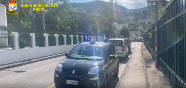 Ischia, i furbetti dei sussidi post terremoto: 9 indagati e  220 mila euro sequestrati