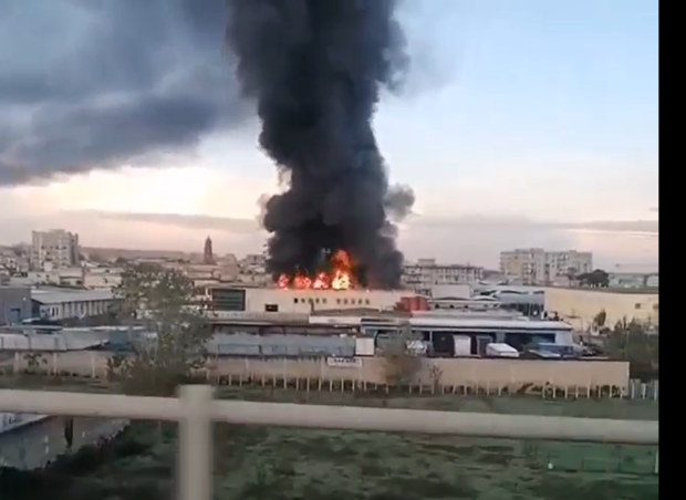 Incendio di Arzano, Muscarà: “Convocare subito commissione ambiente regionale”