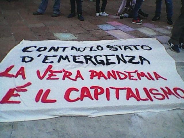 Napoli, operai studenti e disoccupati insorgono contro i divieti di Draghi: “In piazza il 13 novembre”