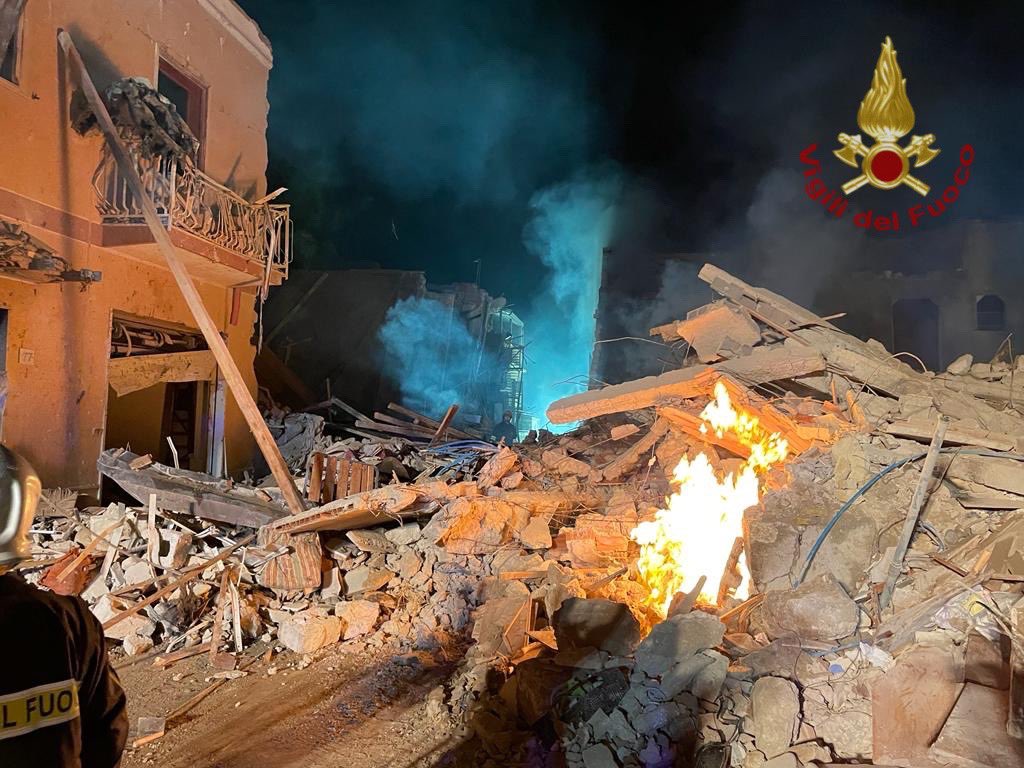 Ravanusa, esplode la rete del gas: devastato un intero quartiere. 4 vittime finora accertate