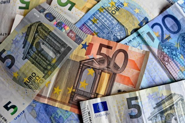 Manovra, Draghi propone un taglio ai redditi superiori a 75 mila euro contro caro bollette