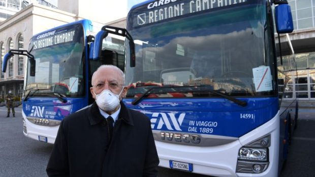 Campania, Eav scrive a IlDesk.it: “ridotti bus e treni per gli studenti perchè il governo non finanzia”