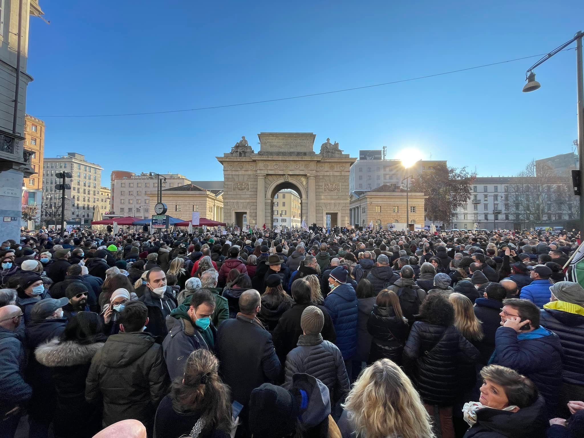 Il popolo No Green Pass riempie di nuovo le piazze.