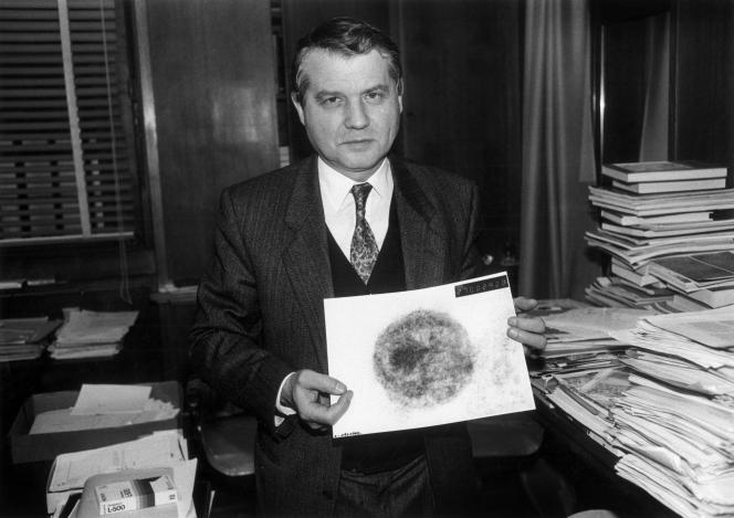 1984223 Luc Montagnier by .; (add.info.: French professor Luc Montagnier who discovered HIV, c. 1983); .