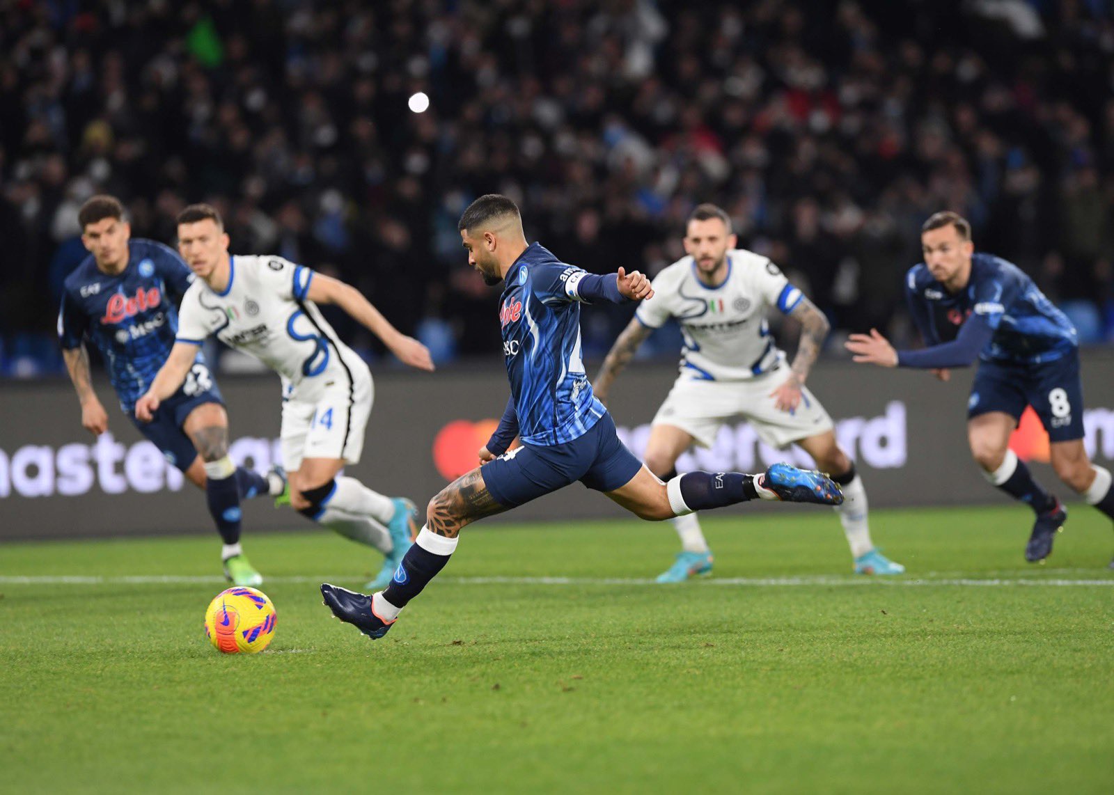 Calcio, finisce in parità la sfida scudetto. Inter mantiene il primato