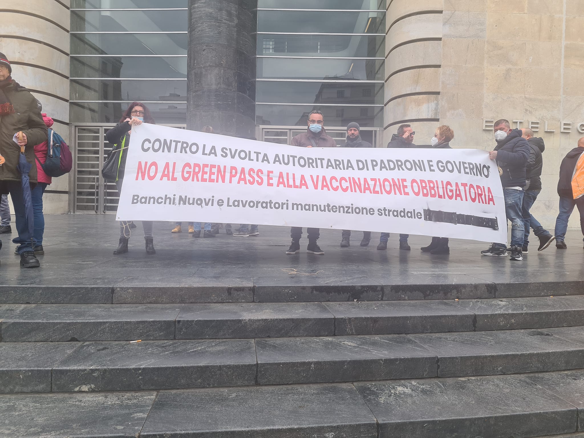 Napoli, No Green Pass: presidi di lotta e volantinaggi di operai, insegnanti e disoccupati (Foto)