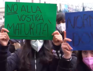 Studenti in piazza contro il governo: “Immaturi siete voi, No alternanza scuola lavoro”