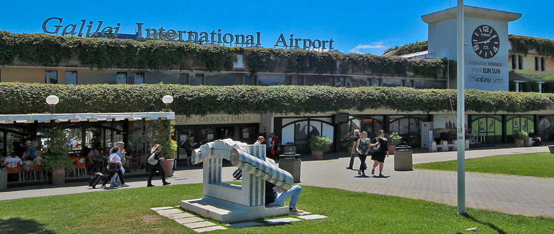 Aeroporto di Pisa: “Armi verso l’Ucraina mascherate da aiuti umanitari”: la protesta dei lavoratori che rifiutano di caricare