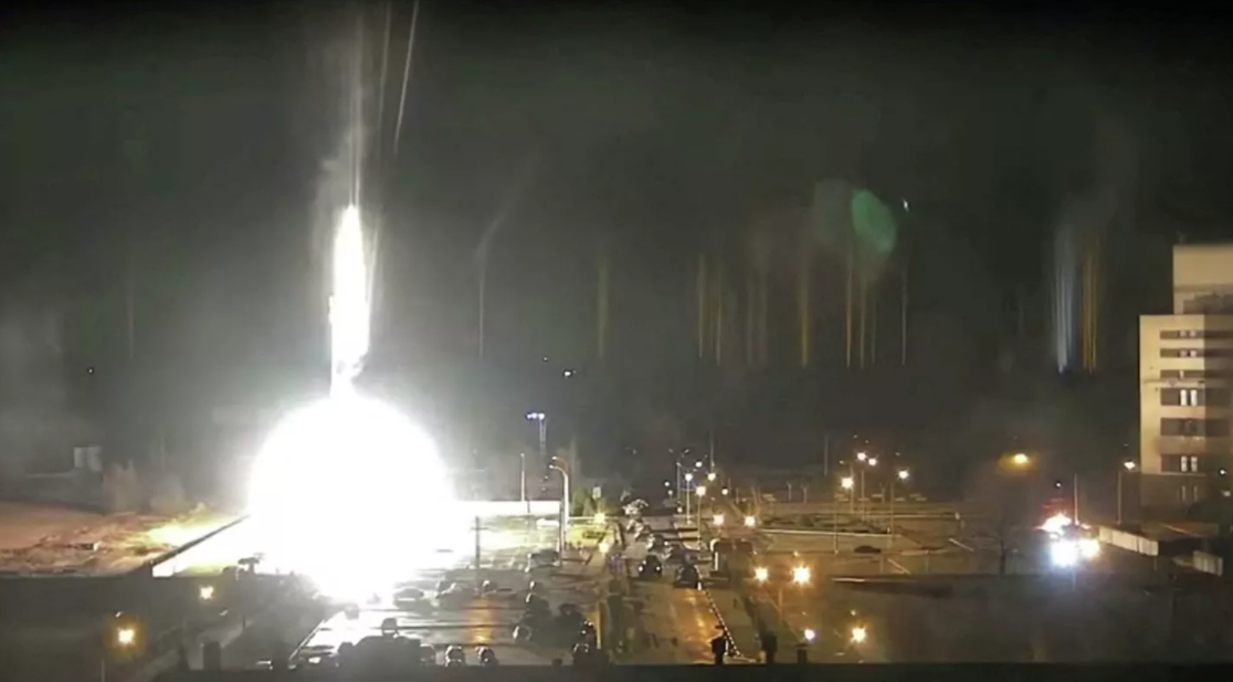 I nazionalisti ucraini tentano di incendiare la centrale nucleare e il presidente ex comico organizza messinscena