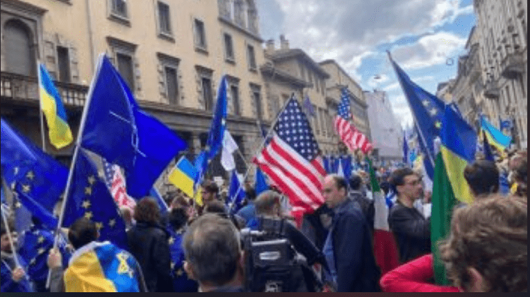 Italia, 25 aprile: da Bella Ciao a Servi della Nato, contestato Enrico Letta e Pd. Un gruppo di nazisti ucraini insulta Landini