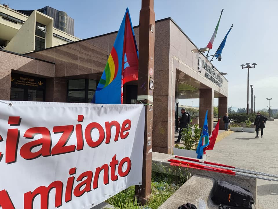 Napoli, giustizia di classe: un solo  padrone Eternit condannato per gli operai morti di amianto