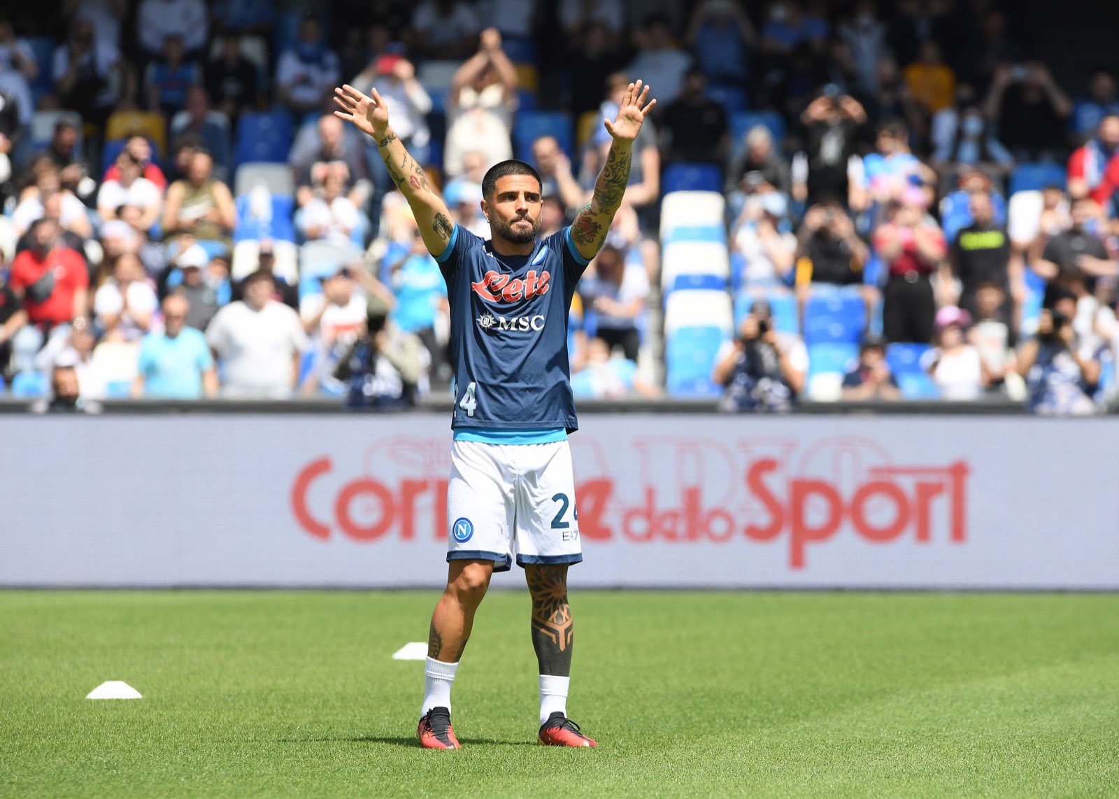 Il Napoli batte 3-0 il Genoa e saluta Lorenzo Insigne