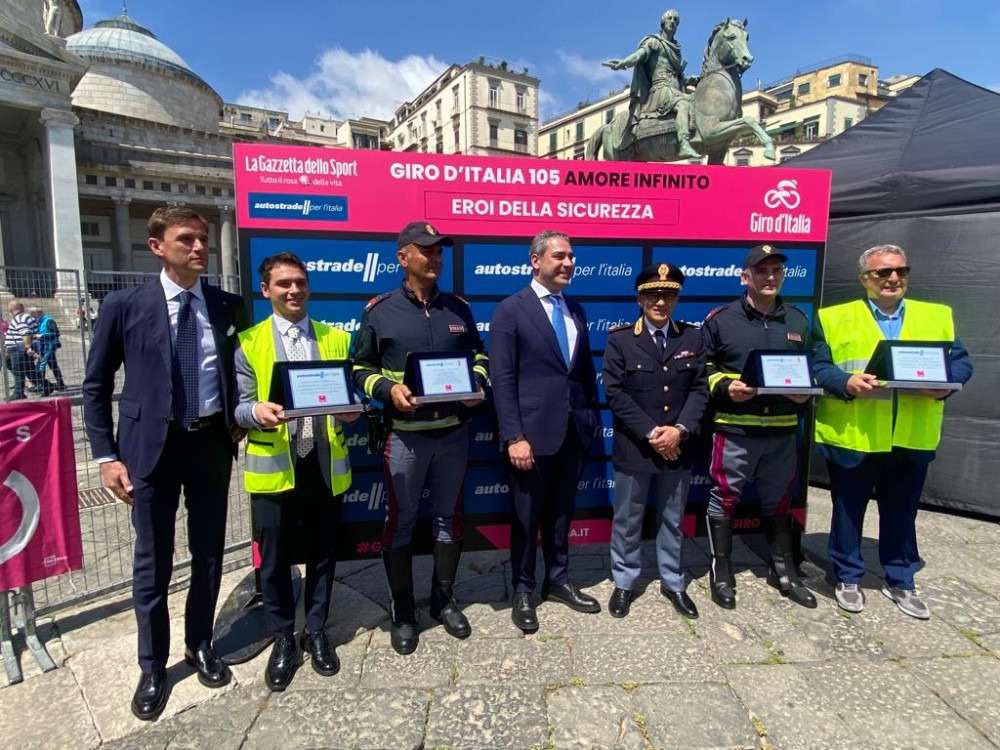 Napoli, Giro d’Italia: premiati gli eroi della sicurezza