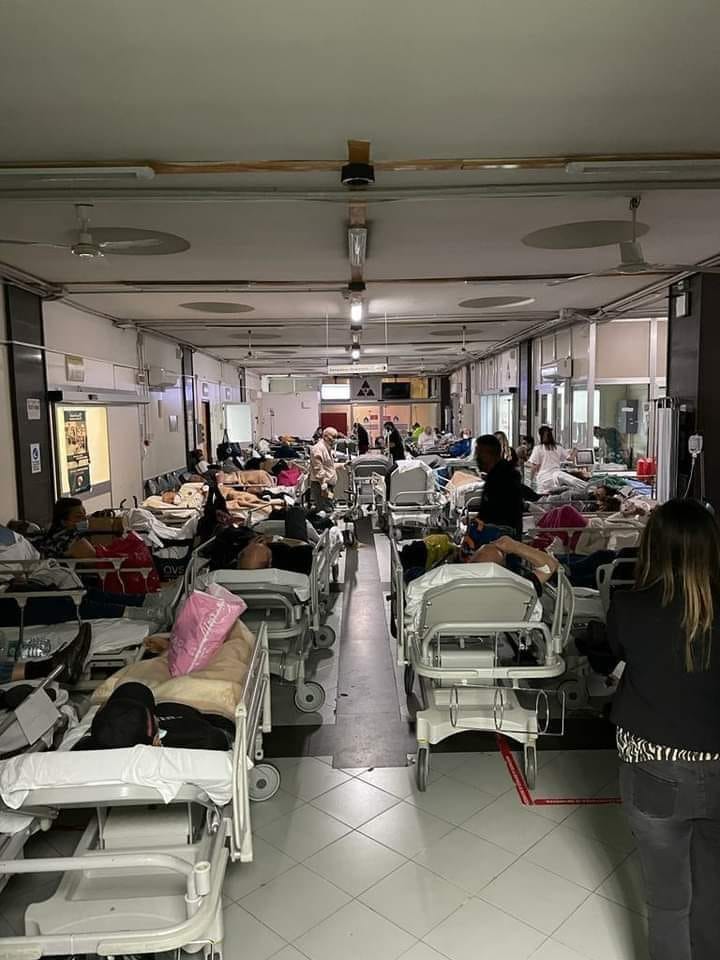 Napoli, Pronto Soccorso del Cardarelli nel caos mentre De Luca si preoccupa delle mascherine