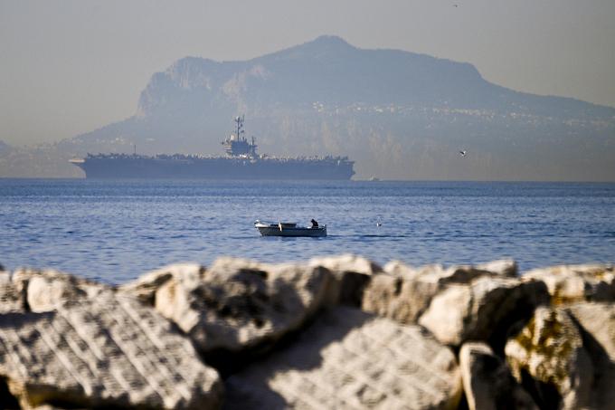Napoli in piazza: “La Città è denuclearizzata e vuole la pace, via la portaerei Truman dal golfo”